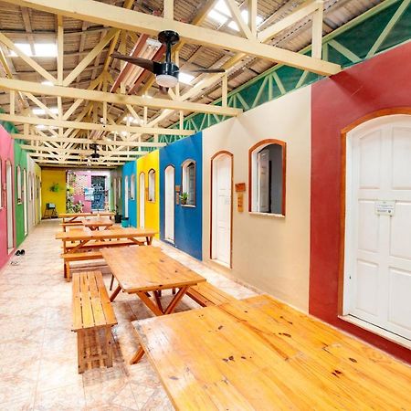 Hostel Da Milla Президенти Фигейредо Екстериор снимка