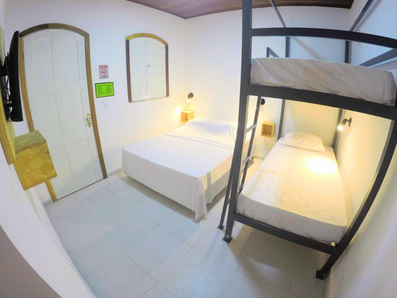 Hostel Da Milla Президенти Фигейредо Екстериор снимка