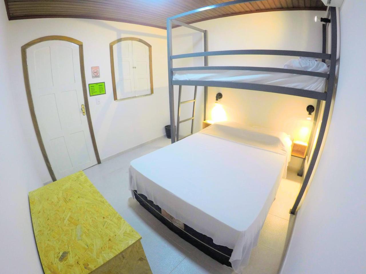 Hostel Da Milla Президенти Фигейредо Екстериор снимка