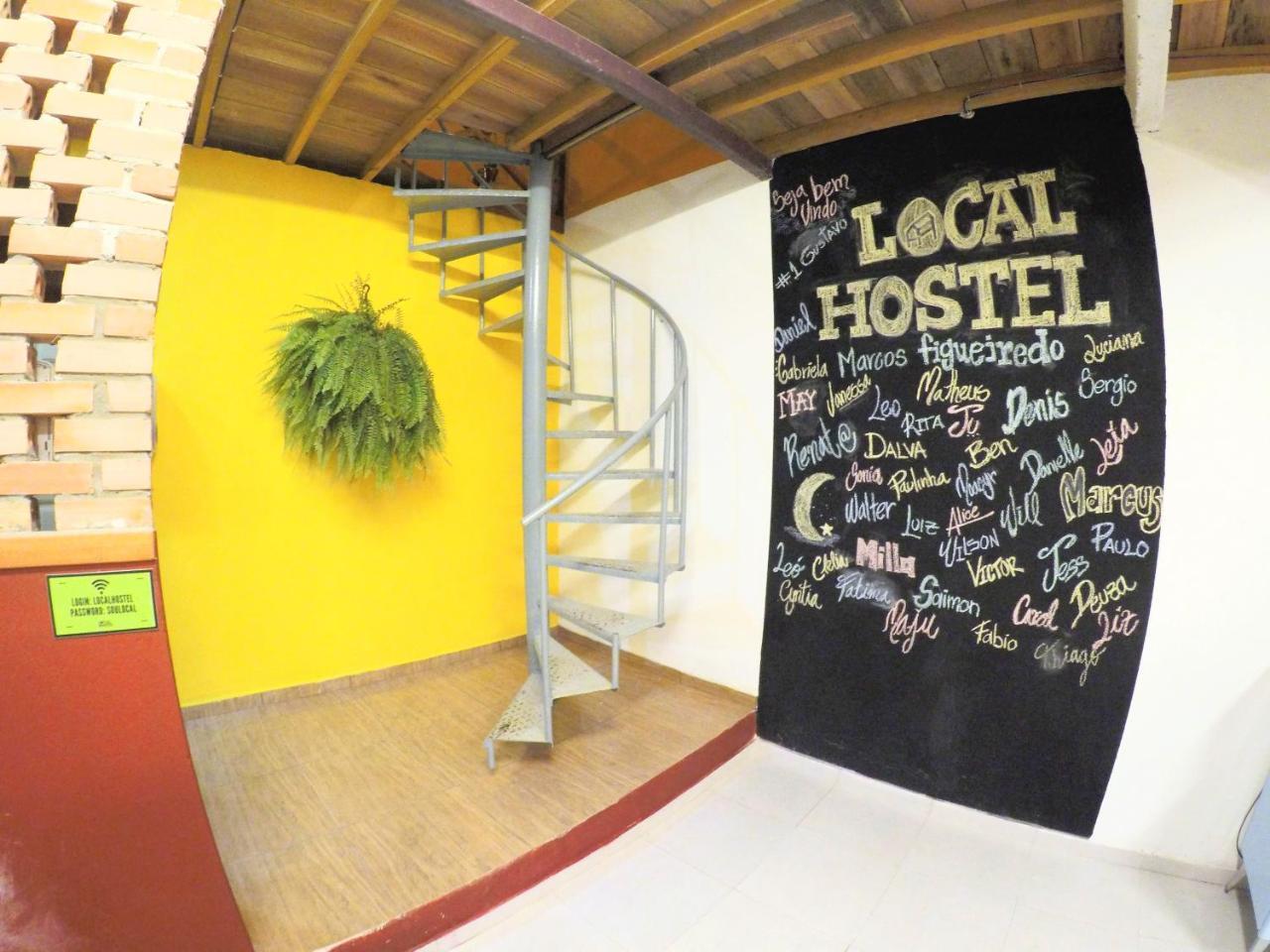 Hostel Da Milla Президенти Фигейредо Екстериор снимка